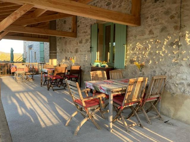 Chambres D'Hotes Domaine Les Grands Perons Herisson Exterior photo